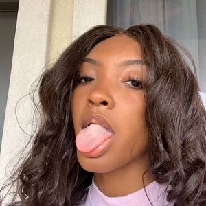 Meet your Posher, Nadia